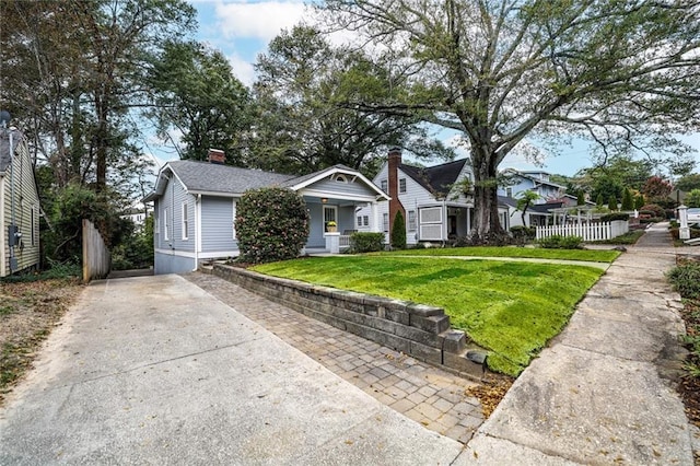 view of front of house with a front lawn