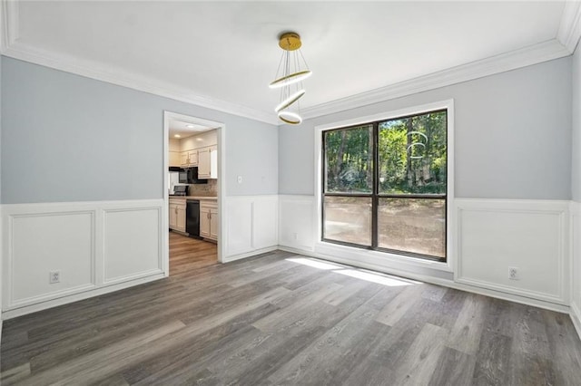 unfurnished room featuring dark hardwood / wood-style flooring and crown molding