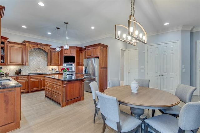 dining room featuring an inviting chandelier, light wood finished floors, and recessed lighting