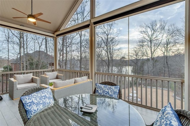 sunroom / solarium featuring outdoor lounge area, a ceiling fan, and outdoor dining area