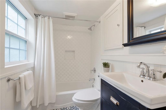 636 Cameron St SE, Atlanta, GA 30312 - bathroom with shower / bathtub combination with curtain, vanity, toilet, and plenty of natural light