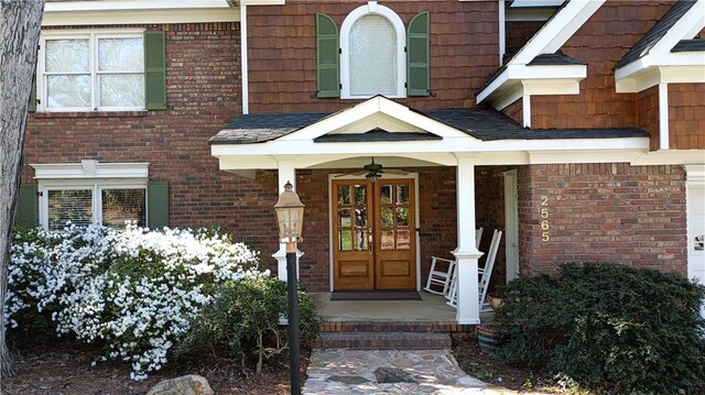 entrance to property featuring covered porch