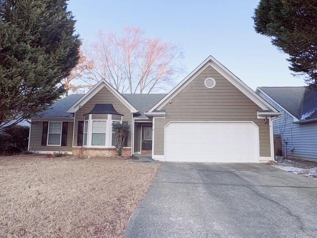 view of front facade featuring a garage