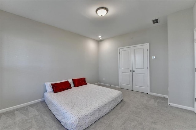 bedroom featuring carpet, visible vents, and baseboards