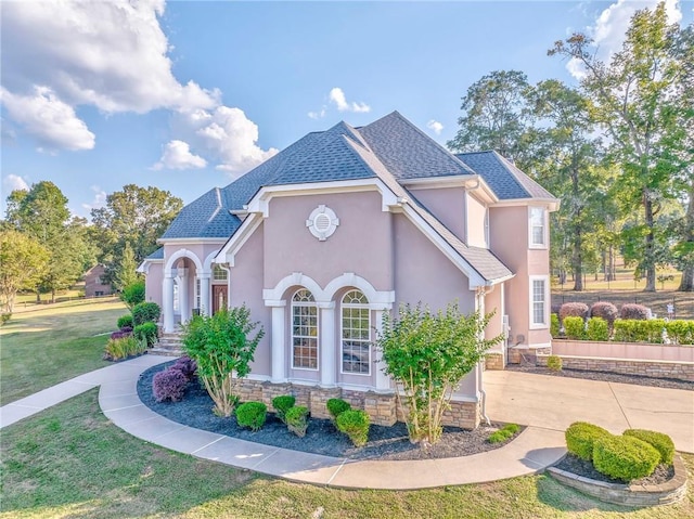 31 Meadow Lakes Ter, Cedartown, GA 30125 - view of side of property featuring stucco siding, a yard, a shingled roof, and concrete driveway