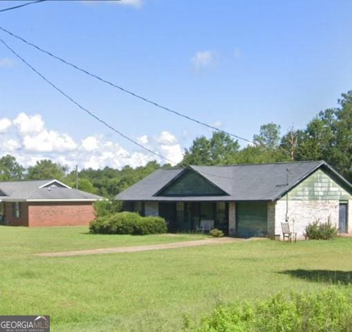 ranch-style house with a front lawn