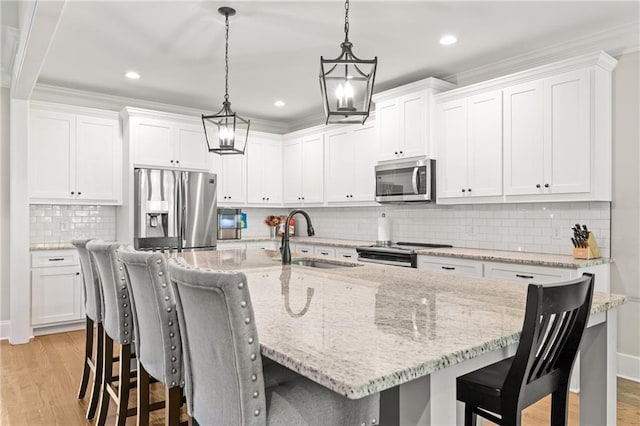 5821 Abbey View Ct, Clermont, GA 30527 - kitchen with appliances with stainless steel finishes, white cabinets, backsplash, a breakfast bar area, and recessed lighting
