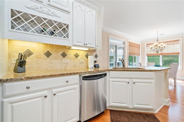 kitchen with stainless steel dishwasher, a sink, healthy amount of natural light, a peninsula, and ornamental molding