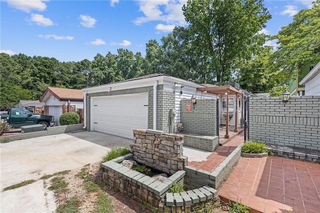935 Bobcat Ct SE, Marietta, GA 30067 - garage with concrete driveway