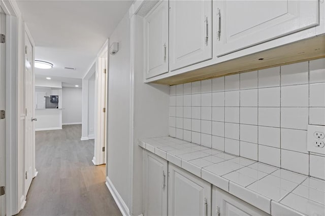 935 Bobcat Ct SE, Marietta, GA 30067 - hall with light wood finished floors and baseboards