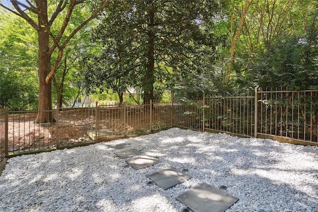 1323 Peachtree Vw NE, Atlanta, GA 30319 - view of yard with fence