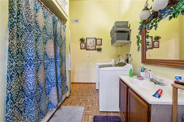 full bathroom with washing machine and dryer, vanity, visible vents, baseboards, and a shower with curtain