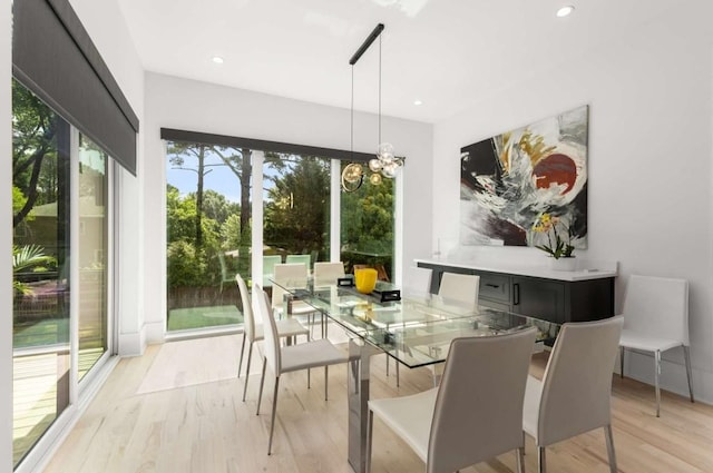 dining room with light wood-style floors, a chandelier, and recessed lighting