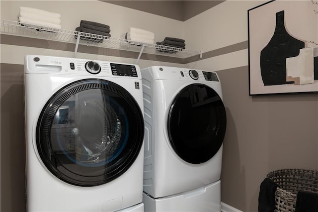608 Belshire Dr, Acworth, GA 30102 - laundry room featuring washer and clothes dryer and baseboards