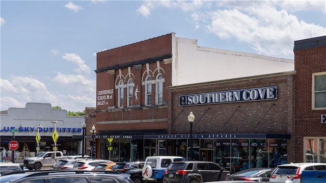 608 Belshire Dr, Acworth, GA 30102 - view of commercial property with uncovered parking