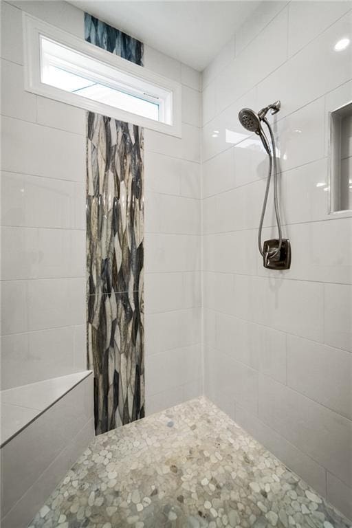 bathroom featuring tiled shower