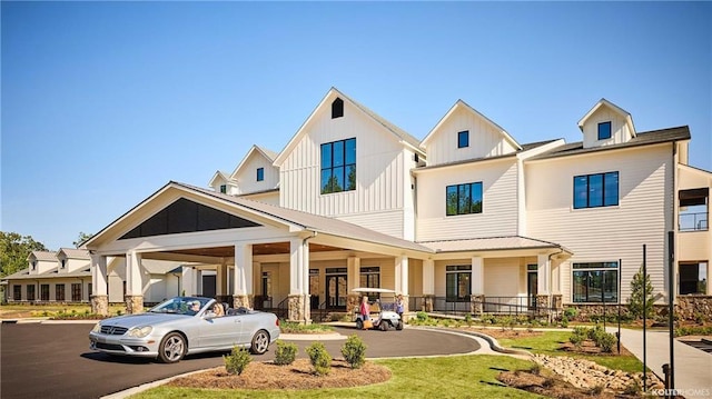 view of front of house with a front yard