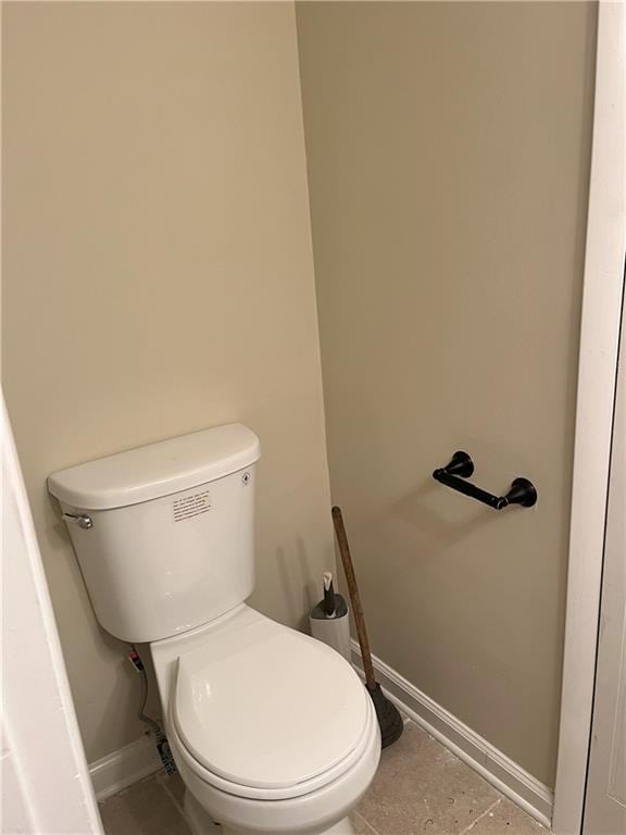 4701 Flat Shoals Rd Unit 41-F, Union City, GA 30291 - bathroom featuring baseboards and toilet
