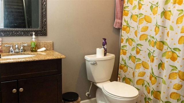 bathroom with a shower with curtain, vanity, and toilet