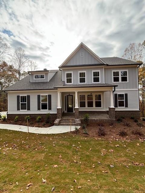 view of front facade with a porch and a front yard