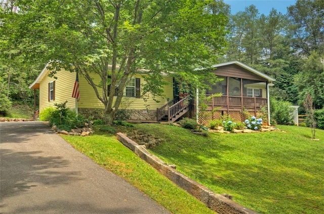 51 Ocoee Trl, Blue Ridge, GA 30513 - view of front of property featuring a front lawn and asphalt driveway