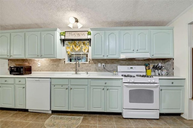 51 Ocoee Trl, Blue Ridge, GA 30513 - kitchen featuring white appliances, under cabinet range hood, light countertops, ornamental molding, and a textured ceiling