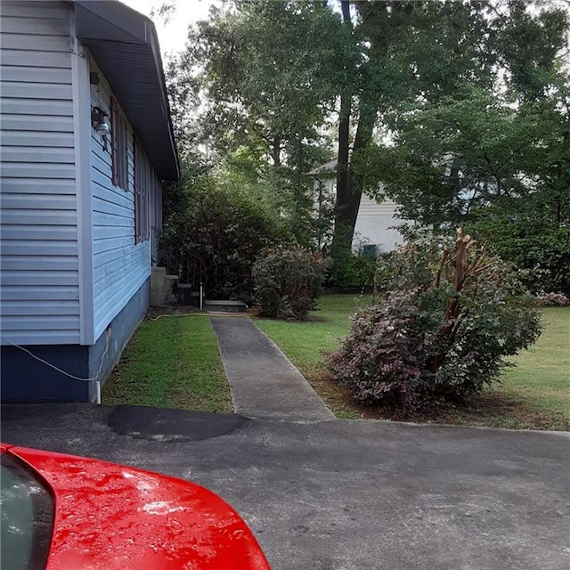 402 Emmett St, Riverdale, GA 30165 - view of grassy yard