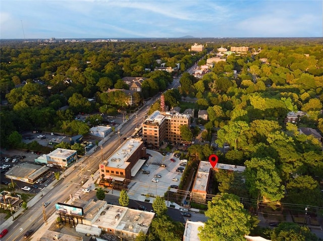 birds eye view of property featuring a forest view