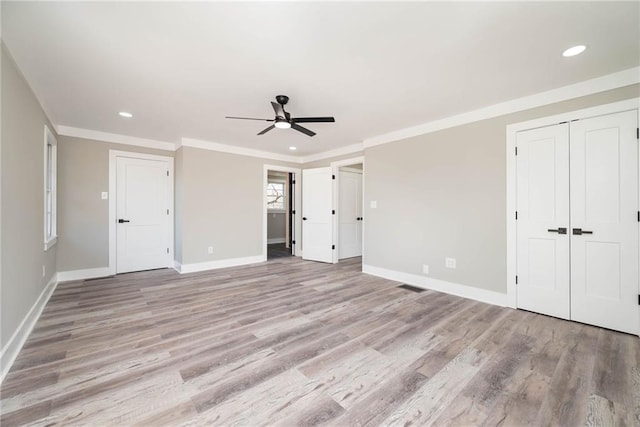 unfurnished bedroom with ornamental molding, light hardwood / wood-style floors, and ceiling fan