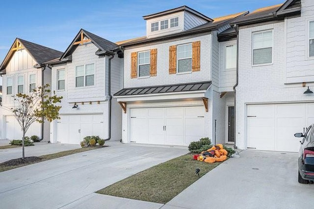 townhome / multi-family property featuring a garage