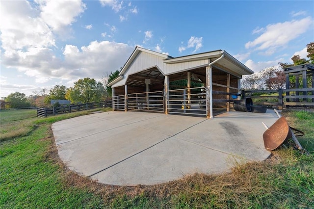 exterior space featuring an outbuilding