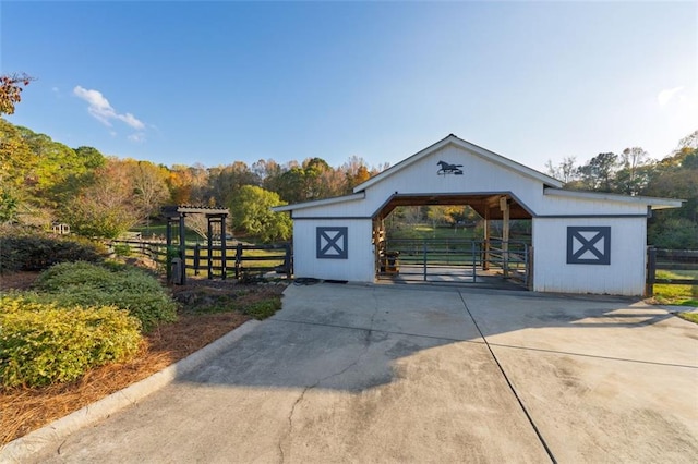 exterior space featuring an outbuilding