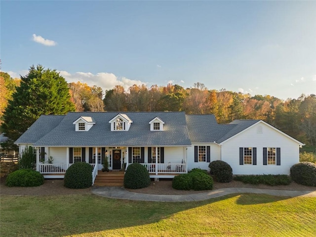 view of front of property featuring covered porch and a front lawn