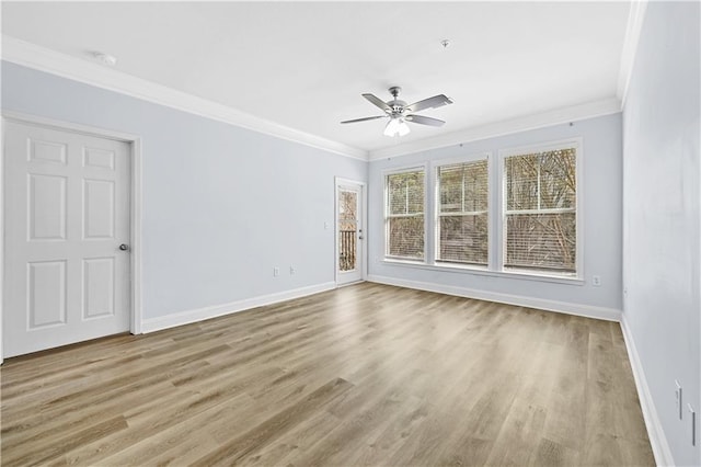 unfurnished room featuring light wood-type flooring, ornamental molding, and ceiling fan