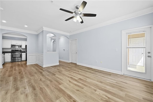 unfurnished living room with light wood-type flooring, ceiling fan, and crown molding