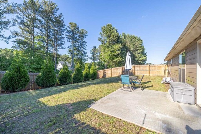 view of yard with a patio area