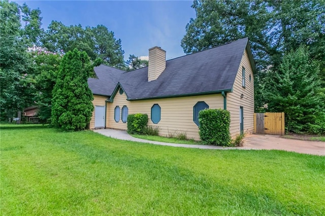 10 Briarcliff Pl, Stockbridge, GA 30281 - view of front of house with a chimney, a gate, a front yard, and a shingled roof