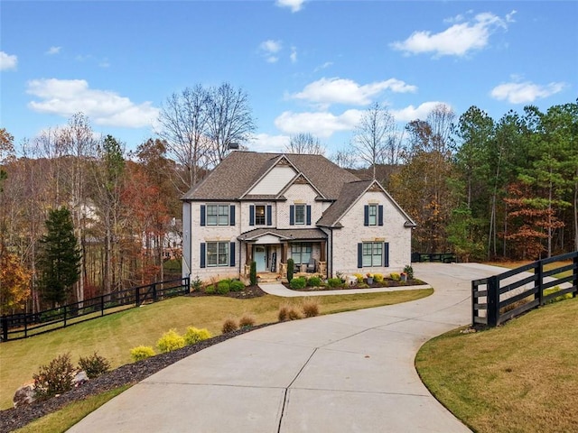 view of front of house featuring a front yard