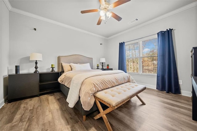 bedroom featuring ceiling fan, hardwood / wood-style floors, and crown molding