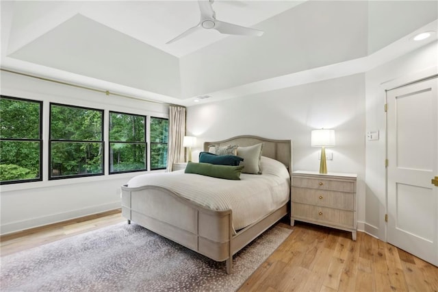 bedroom featuring light wood finished floors, ceiling fan, recessed lighting, and baseboards