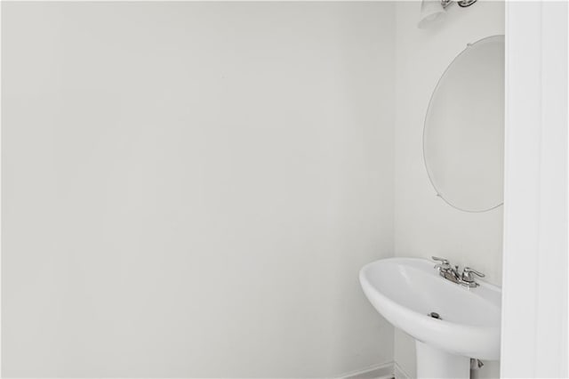 bathroom featuring sink