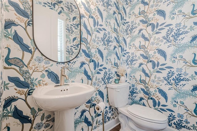 5005 Shay Town Ln, Peachtree Corners, GA 30092 - half bathroom featuring toilet, wallpapered walls, and baseboards