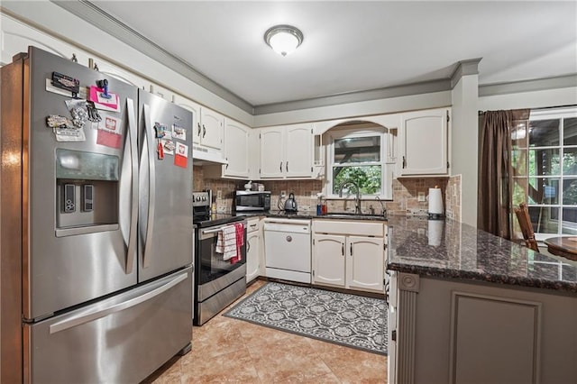 2030 Spring End Ct, Lawrenceville, GA 30044 - kitchen with stainless steel appliances, a sink, under cabinet range hood, a peninsula, and tasteful backsplash