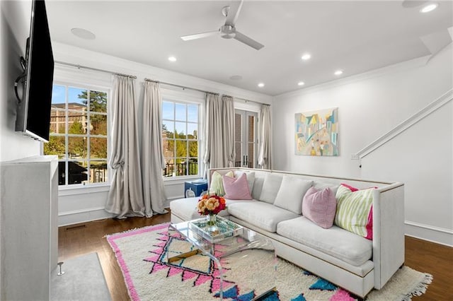 living area with ceiling fan, recessed lighting, wood finished floors, baseboards, and crown molding