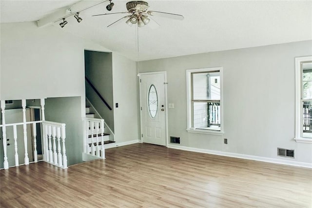 foyer entrance featuring visible vents, wood finished floors, and a ceiling fan