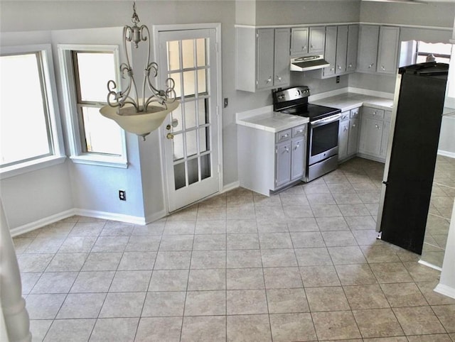 kitchen with light countertops, stainless steel electric range, an inviting chandelier, under cabinet range hood, and gray cabinetry