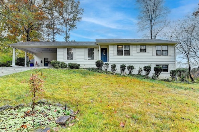 view of front facade featuring a front lawn and a carport