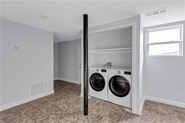 laundry area with laundry area, baseboards, visible vents, and independent washer and dryer