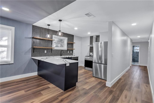 kitchen featuring open shelves, stainless steel appliances, dark wood-type flooring, visible vents, and a peninsula