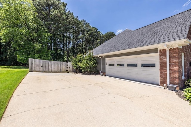 3845 Glen Ian Dr, Loganville, GA 30052 - garage featuring a gate and driveway